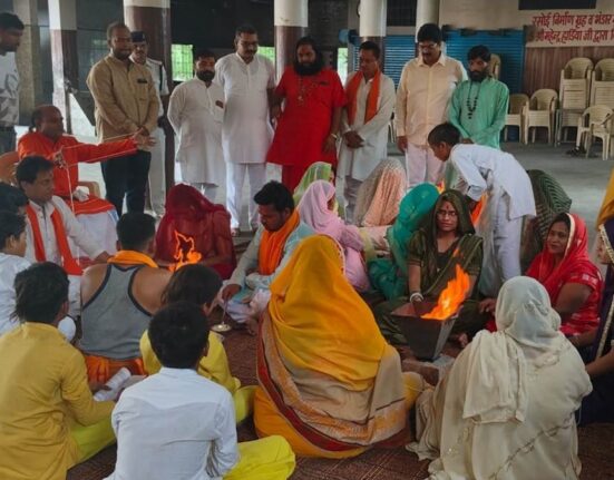 IIndor :इंदौर में 14 मुस्लिम बने सनातनी, अपनाया हिंदू धर्मndor :इंदौर में 14 मुस्लिम बने सानातनी, किया धर्म परिवर्तन